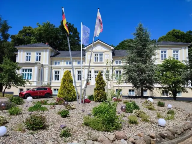 Schloss Groß Potrems — Außenansicht des Sauerstoffzentrums Nordost